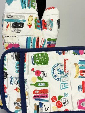 NWOT Kate Spade New York Library Book Print Oven Mitt & Pot Holder Set